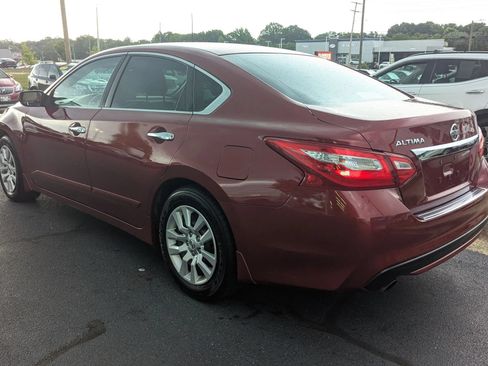 Used 2017 Nissan Altima 2.5 S w/ Power Driver Seat Package FWD image 5