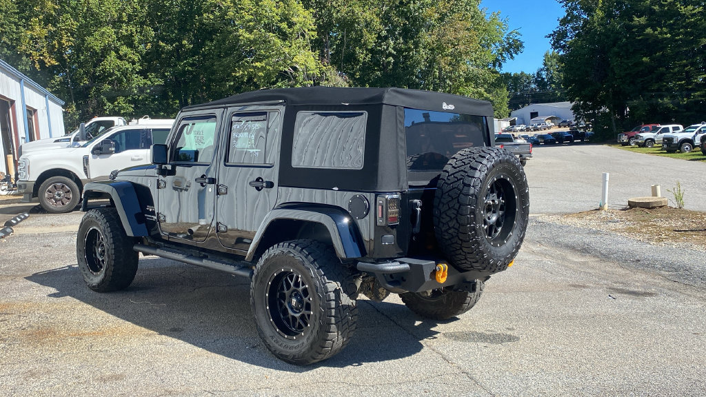 Used 2018 Jeep Wrangler Unlimited Sahara w/ Connectivity Group AWD/4WD image 7