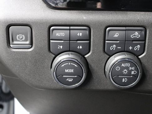 Used 2024 Chevrolet Silverado 1500 ZR2 image 57