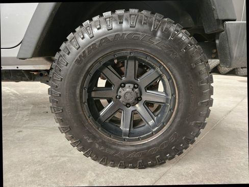 Used 2018 Jeep Wrangler Unlimited Sport S AWD/4WD image 17