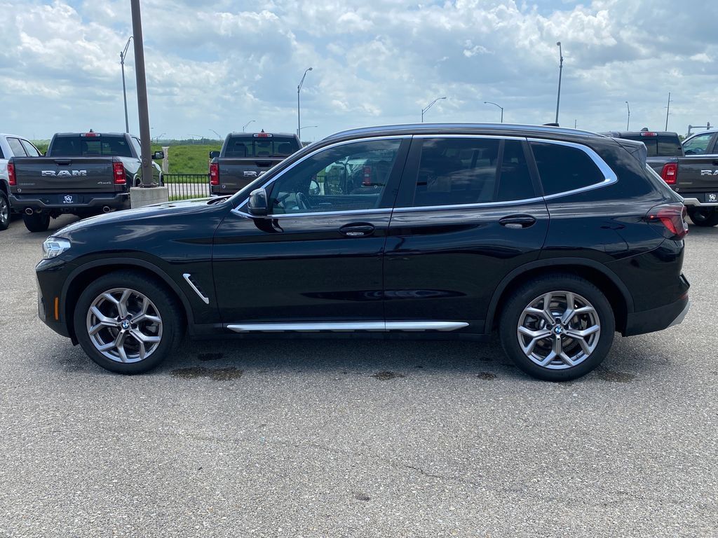 Used 2022 BMW X3 xDrive30i AWD/4WD image 3