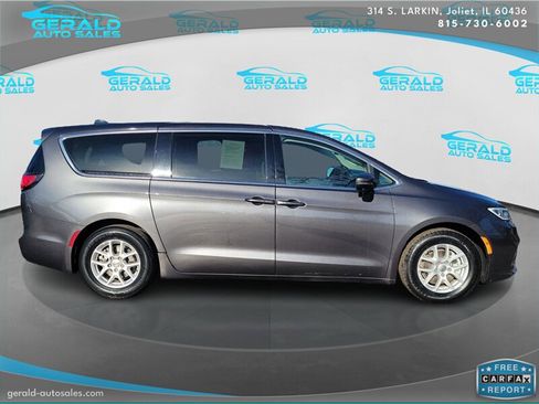 Used 2023 Chrysler Pacifica Touring-L image 5