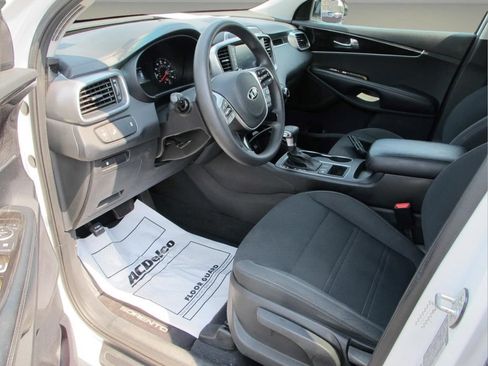 Used 2020 Kia Sorento LX FWD image 10