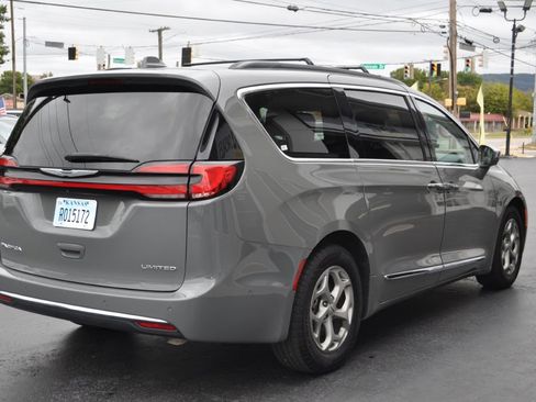 Used 2022 Chrysler Pacifica Limited image 26