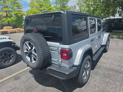 Used 2022 Jeep Wrangler Unlimited Sahara w/ LED Lighting Group AWD/4WD image 7