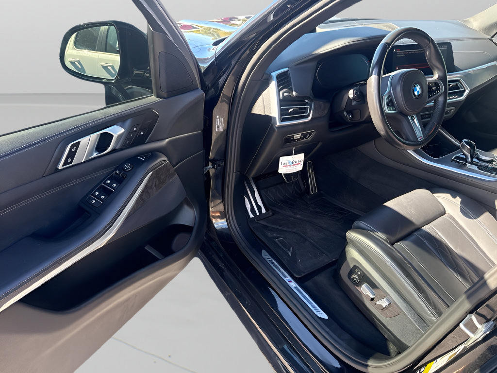 Used 2022 BMW X5 xDrive40i w/ M Sport Package AWD/4WD image 14