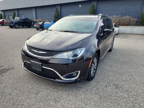 Used 2019 Chrysler Pacifica Touring-L Plus image 3