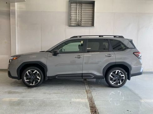 Used 2025 Subaru Forester Limited AWD/4WD image 10