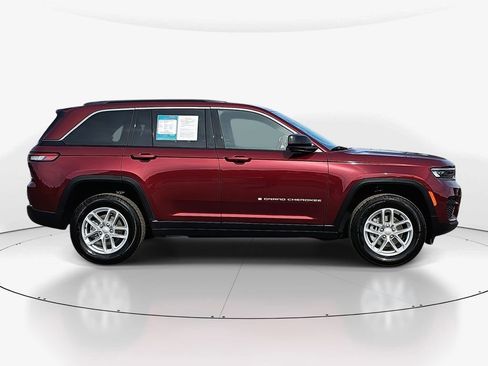 Used 2025 Jeep Grand Cherokee Laredo X w/ Luxury Tech Group I image 3