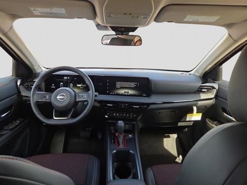 New 2026 Nissan Kicks SR w/ Cold Weather Package image 14