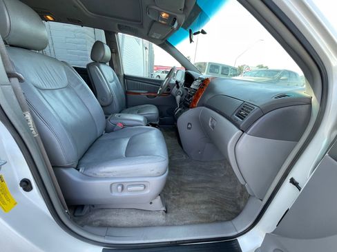 Used 2007 Toyota Sienna XLE image 25