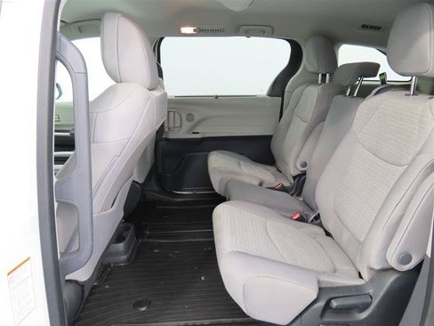 Used 2023 Toyota Sienna LE AWD/4WD image 28