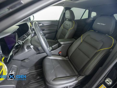 Used 2024 Chevrolet Trax ACTIV w/ Sunroof Package FWD image 23