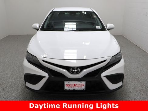 Used 2024 Toyota Camry SE image 3