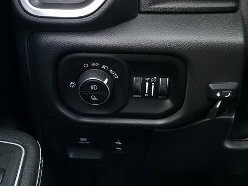 Used 2021 RAM 1500 Laramie image 27