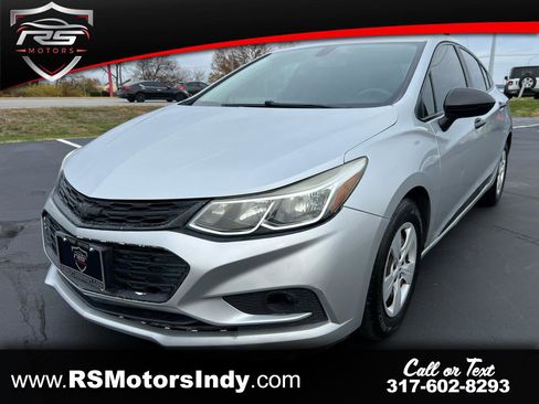 Used 2018 Chevrolet Cruze LS image 1