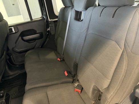 Used 2018 Jeep Wrangler Unlimited Sport S image 25