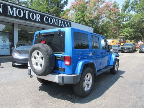 Used 2015 Jeep Wrangler Unlimited Sahara AWD/4WD image 5