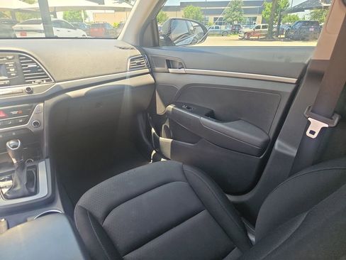 Used 2018 Hyundai Elantra SE FWD image 22