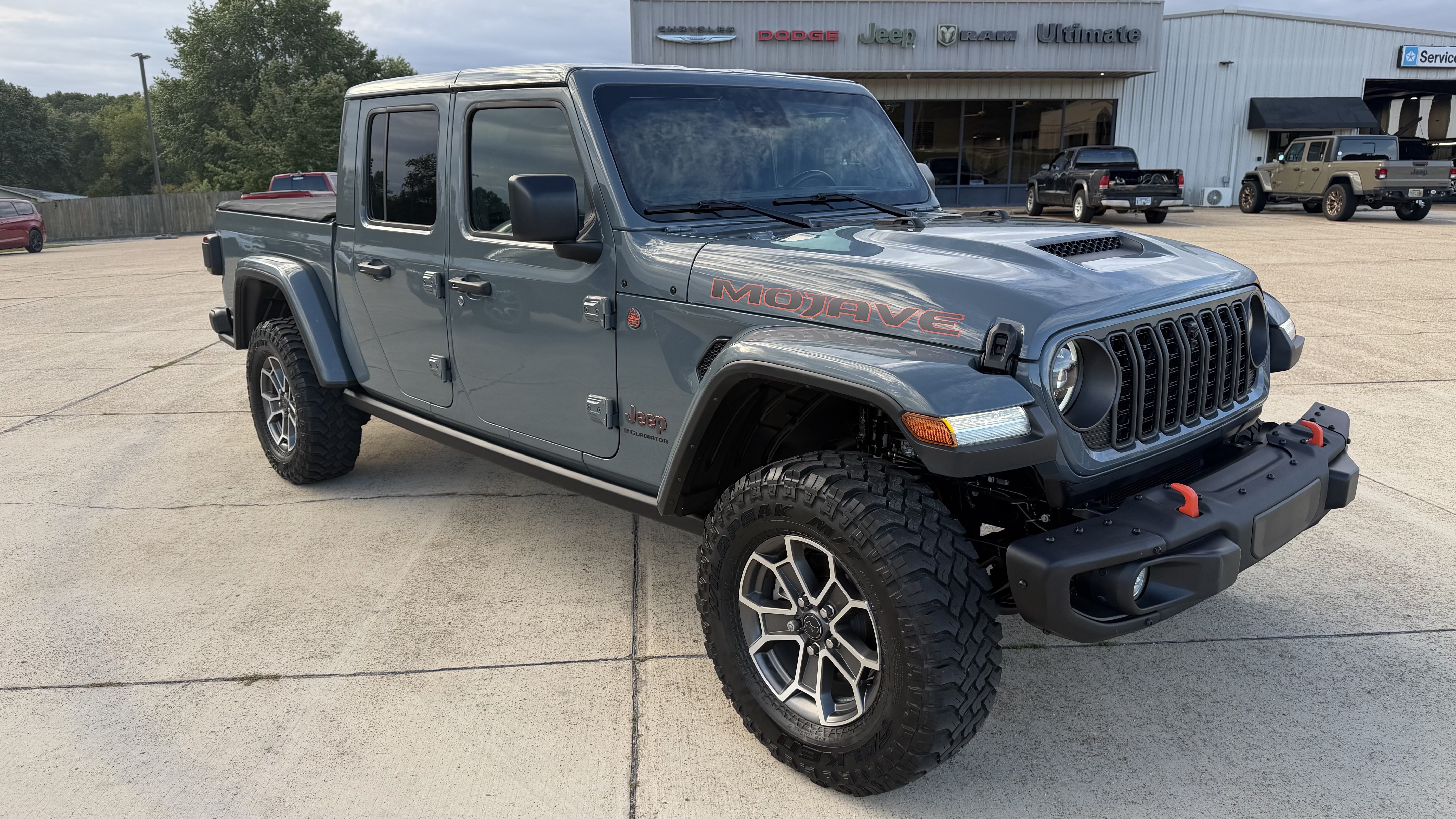 Used 2024 Jeep Gladiator Mojave AWD/4WD image 14