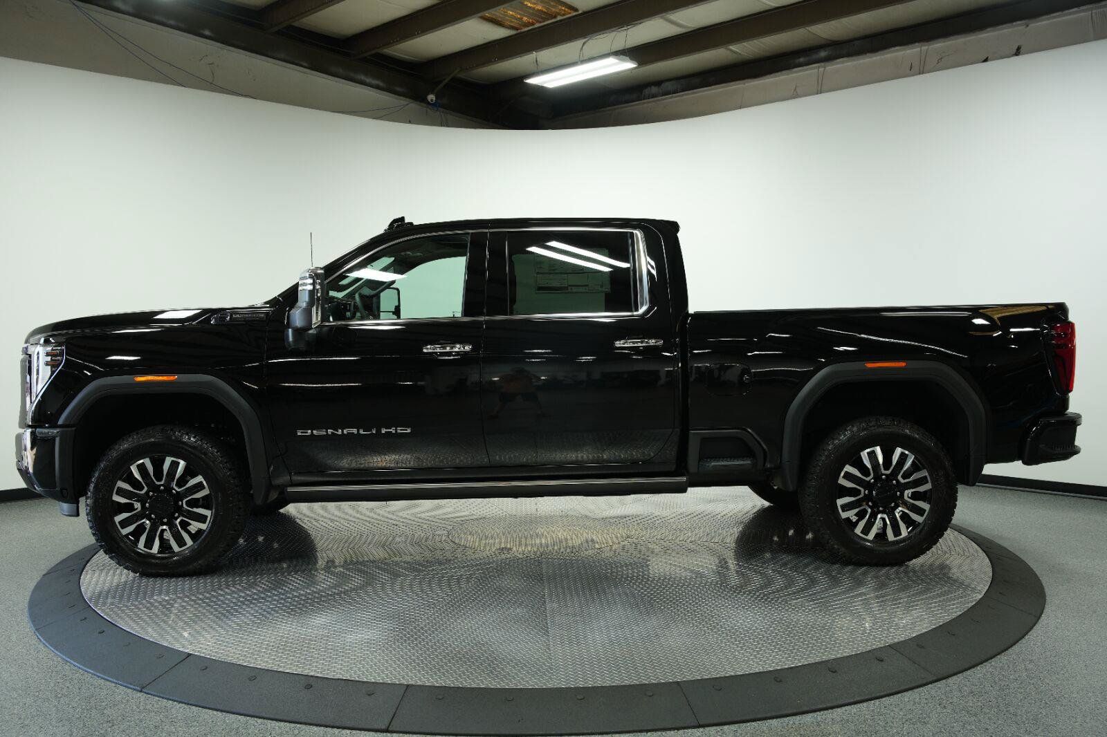 New 2026 GMC Sierra 2500 Denali Ultimate AWD/4WD image 8