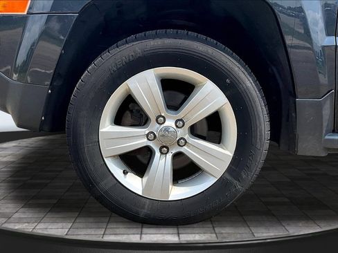 Used 2014 Jeep Patriot Sport w/ Power Value Group AWD/4WD image 30