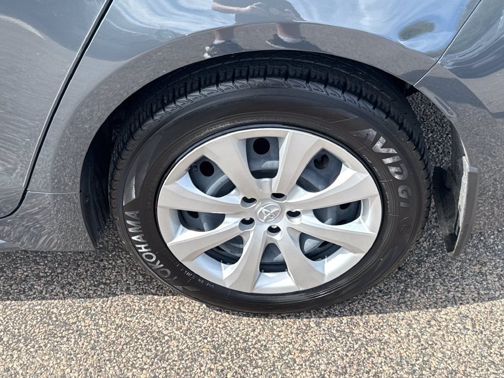 Used 2025 Toyota Corolla LE AWD/4WD image 41