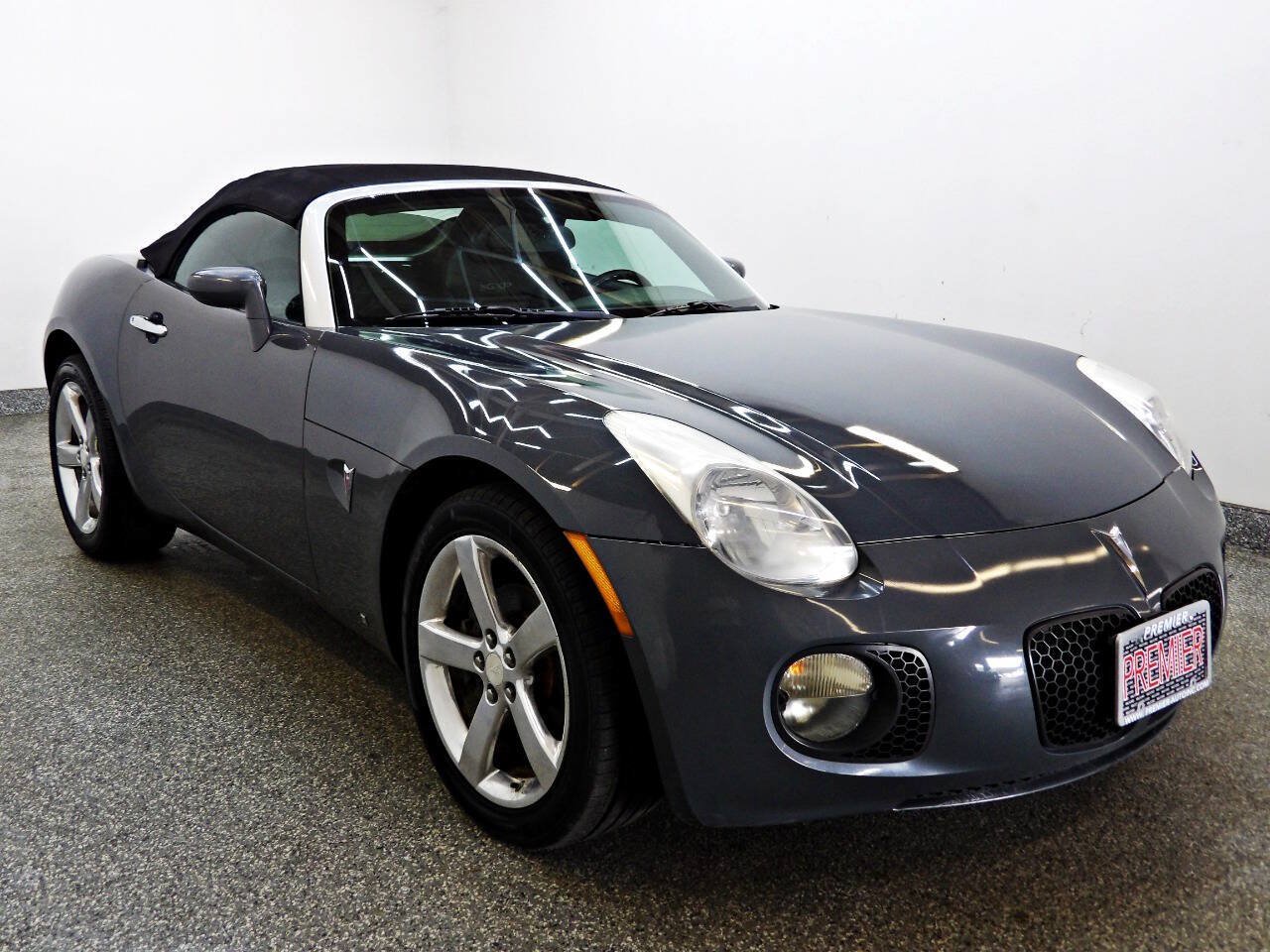 Used 2008 Pontiac Solstice GXP w/ Premium Package RWD image 4