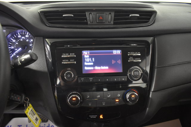 Used 2017 Nissan Rogue S AWD/4WD image 18
