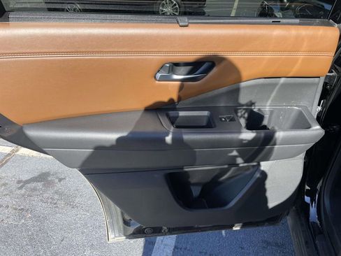 Used 2024 Nissan Pathfinder Platinum w/ Cargo Package image 21