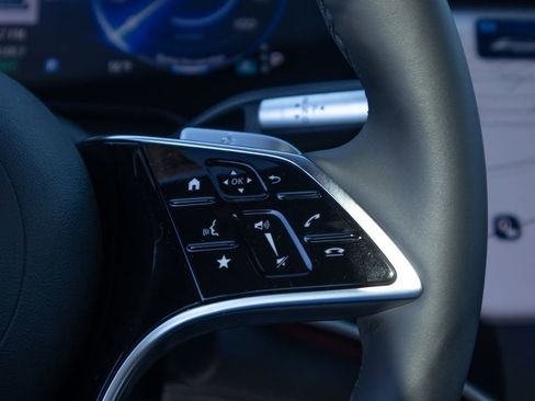 Used 2023 Mercedes-Benz EQS 580 580 image 25