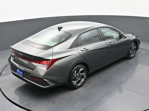 Certified 2025 Hyundai Elantra Sport image 38