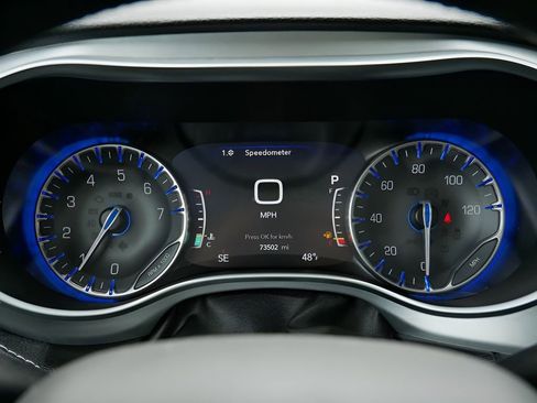 Used 2020 Chrysler Pacifica Limited w/ S Appearance Package FWD image 22