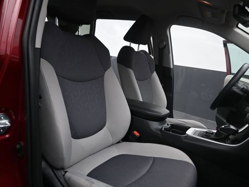 Used 2020 Toyota RAV4 XLE image 24