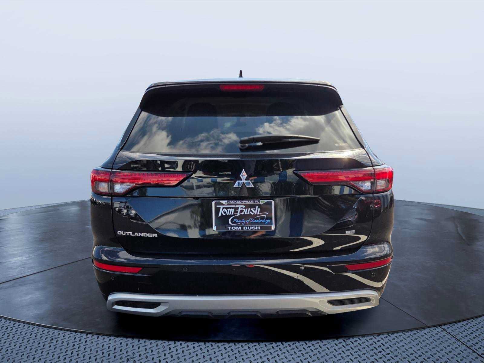 Used 2024 Mitsubishi Outlander SE AWD/4WD image 4