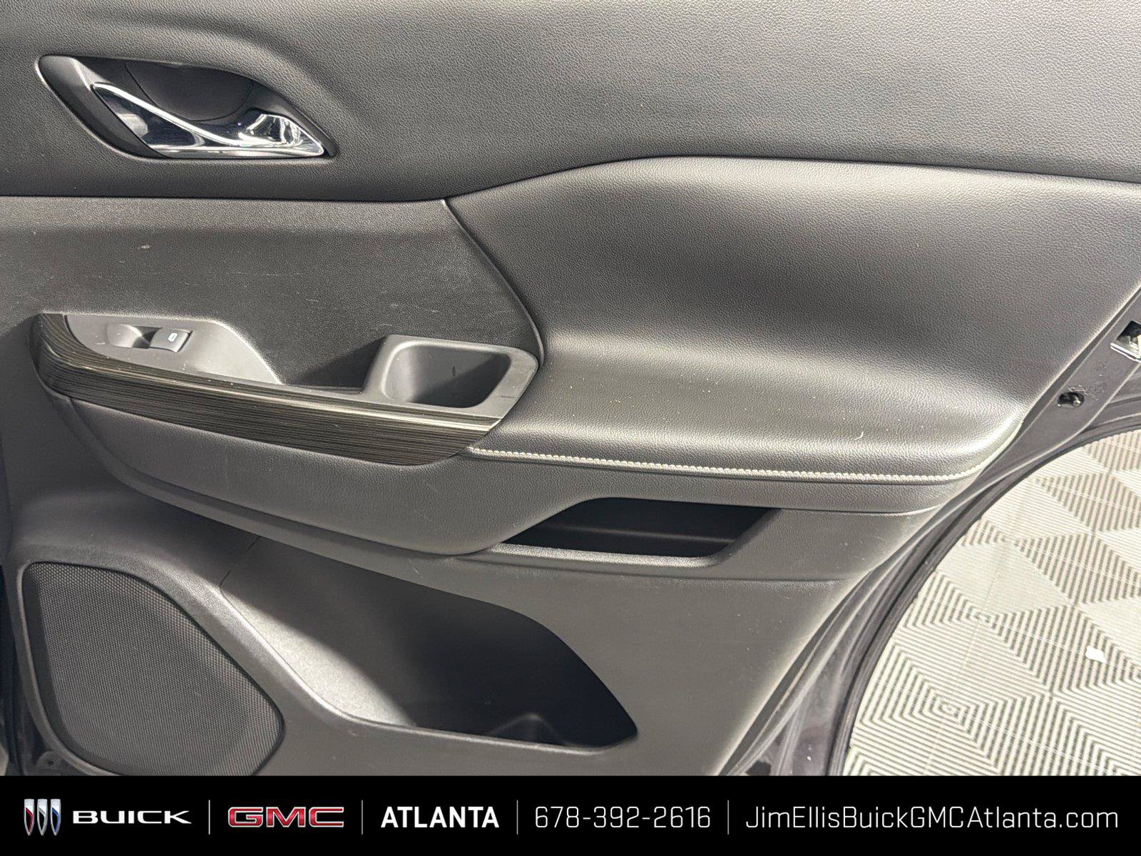 Used 2018 GMC Acadia SLT FWD image 16