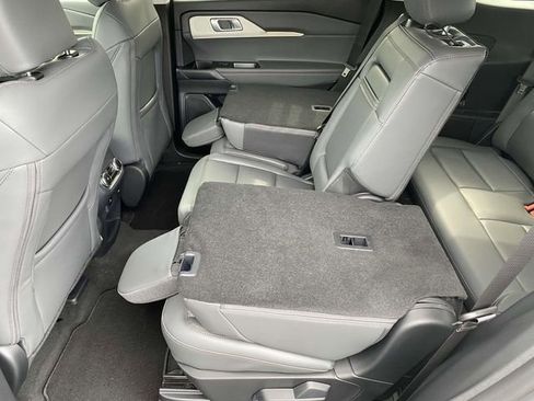 New 2026 Ford Explorer Active RWD image 5
