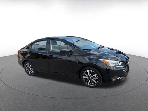 Used 2025 Nissan Versa SV FWD image 2