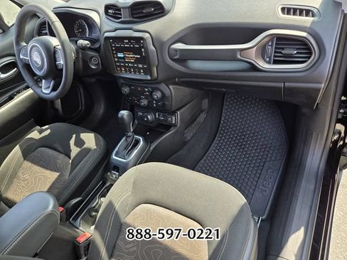 Used 2023 Jeep Renegade Latitude AWD/4WD image 18