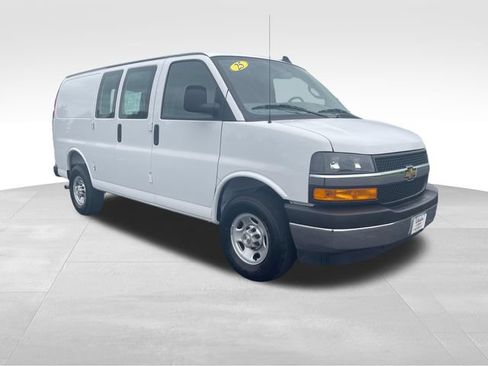 Used 2025 Chevrolet Express 2500 w/ Driver Convenience Package RWD image 8
