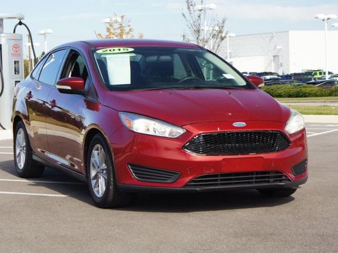 Used 2015 Ford Focus SE image 2