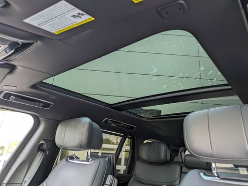 New 2025 Land Rover Range Rover Long Wheelbase Autobiography image 24