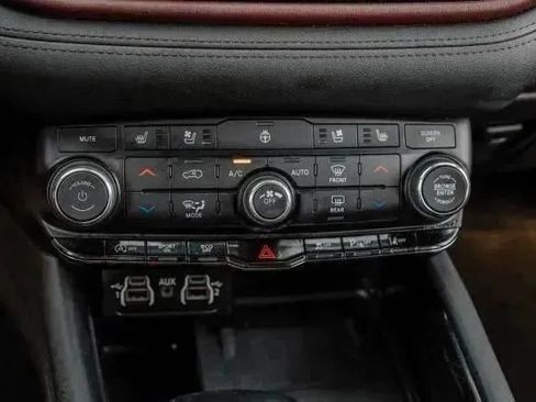 Used 2022 Dodge Durango Citadel RWD image 36