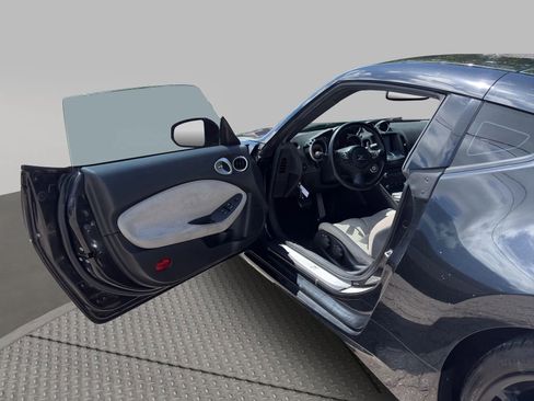 Used 2010 Nissan 370Z Touring w/ Sport Pkg RWD image 20