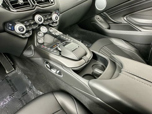 Used 2021 Aston Martin V8 Vantage Roadster RWD image 18