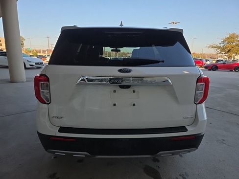 Used 2020 Ford Explorer XLT w/ Equipment Group 202A image 4