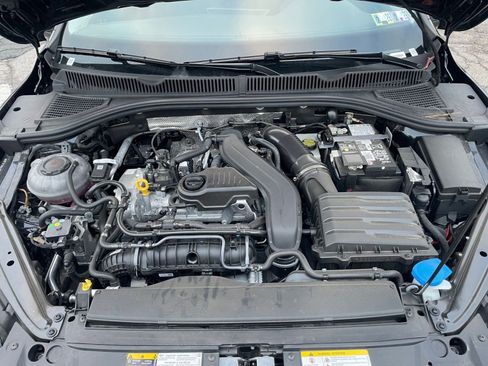 Used 2025 Volkswagen Jetta SE image 32