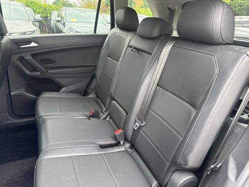 Used 2019 Volkswagen Tiguan SE w/ Panoramic Sunroof Package AWD/4WD image 16