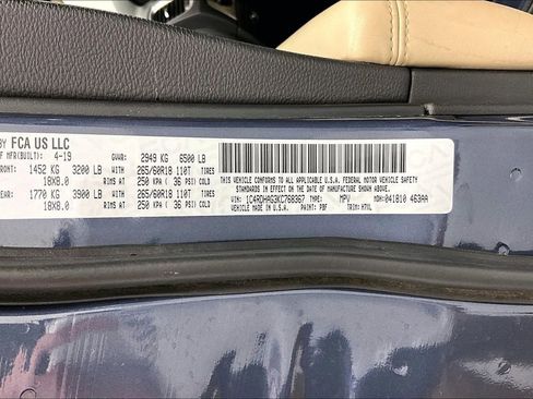 Used 2019 Dodge Durango SXT image 41