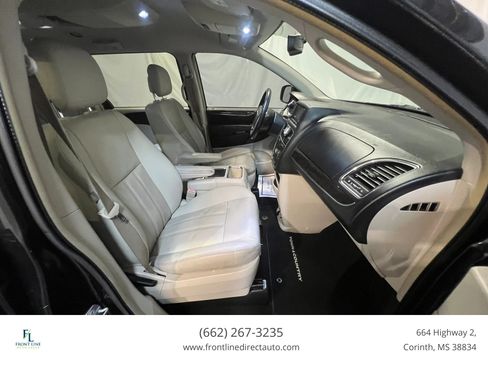 Used 2015 Chrysler Town & Country Touring FWD image 18